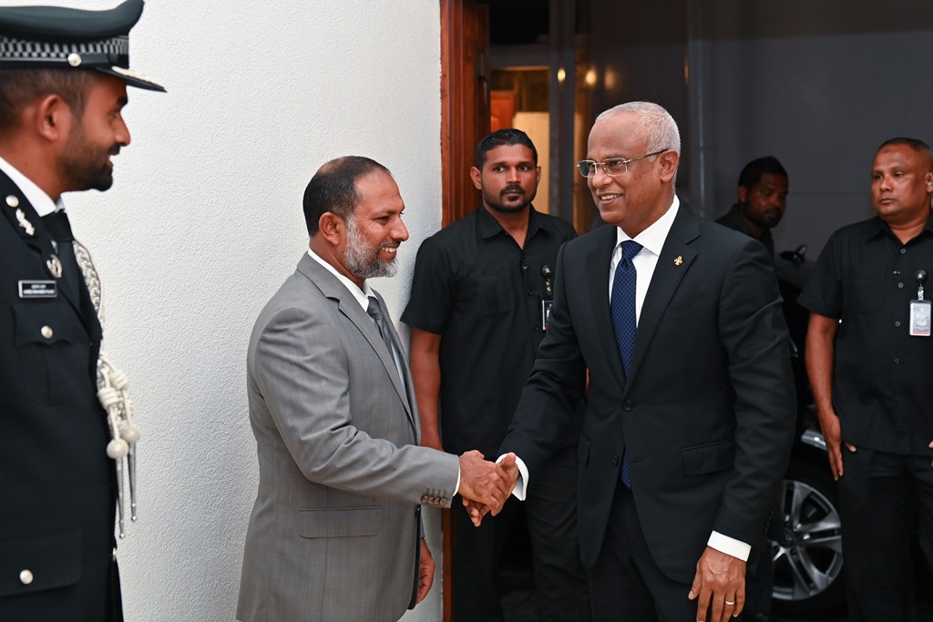 Raees Solih Imraan Fenvaru online