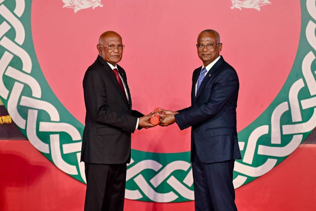 Raees Solih Helth Minister Naseem Fenvaru Online