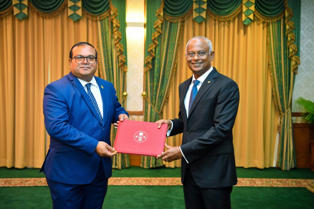 Raees Solih Aslam 2023 fenvaruonline