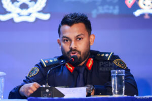 Imigration controller